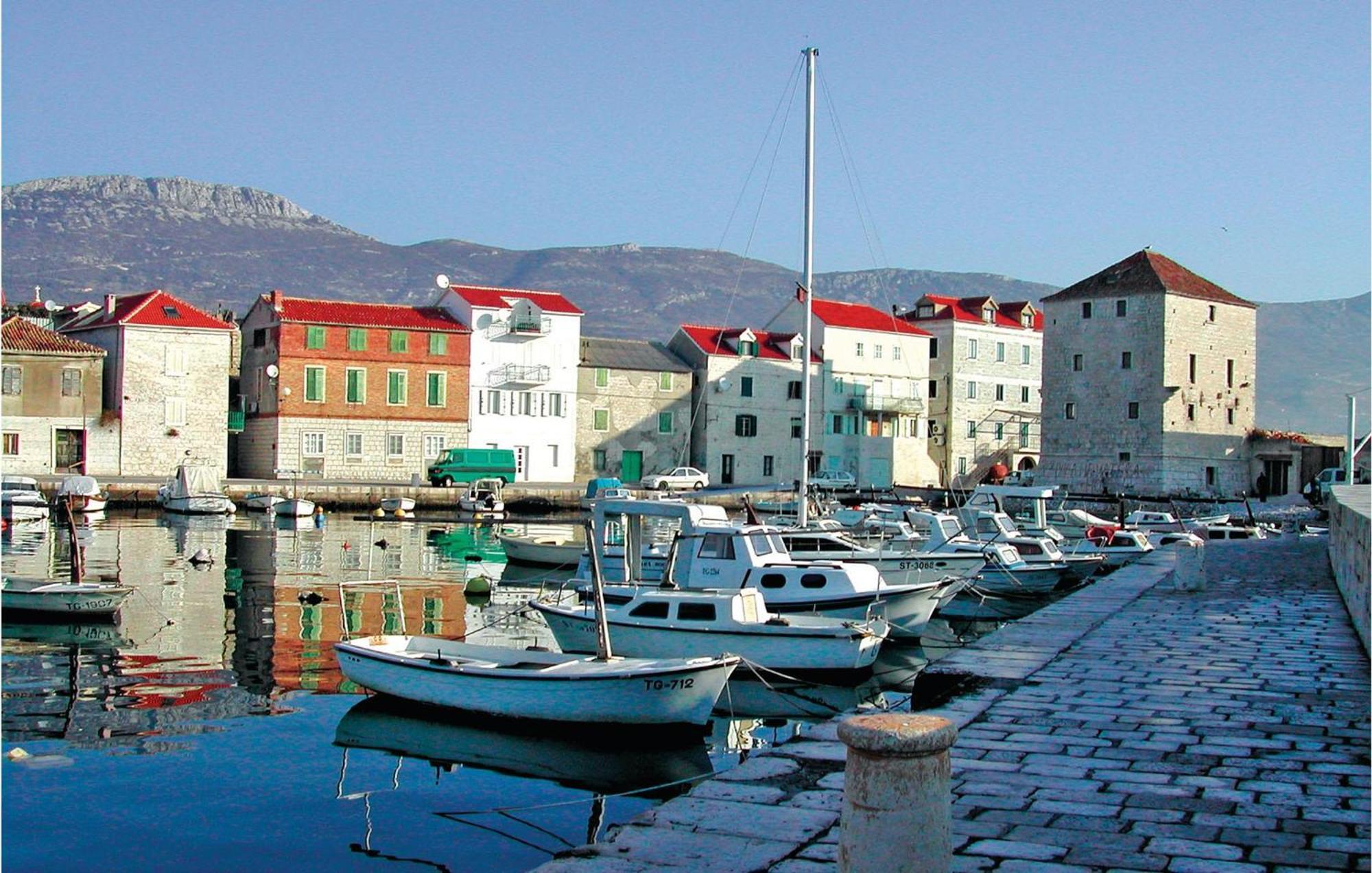 Stunning Apartment In Kastel Novi With Jacuzzi Kaštela エクステリア 写真