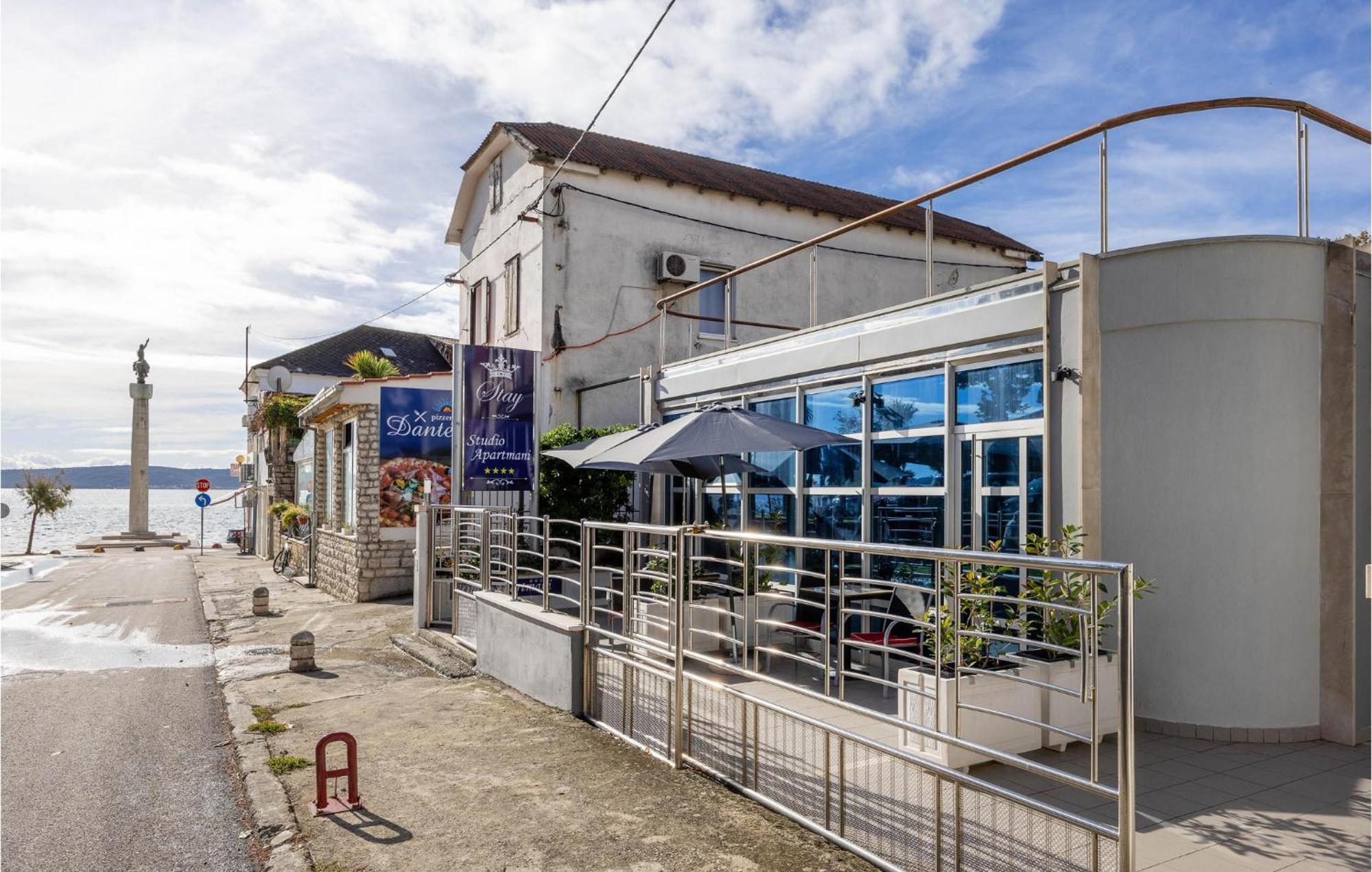 Stunning Apartment In Kastel Novi With Jacuzzi Kaštela エクステリア 写真