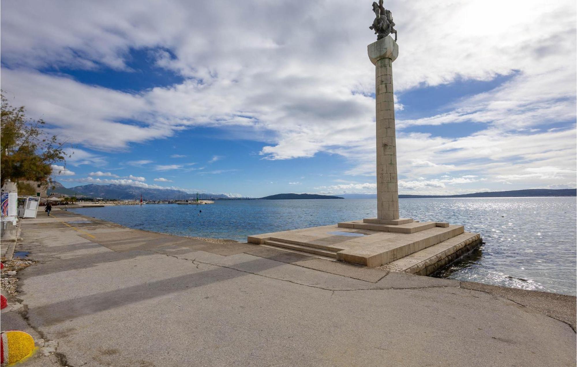 Stunning Apartment In Kastel Novi With Jacuzzi Kaštela エクステリア 写真